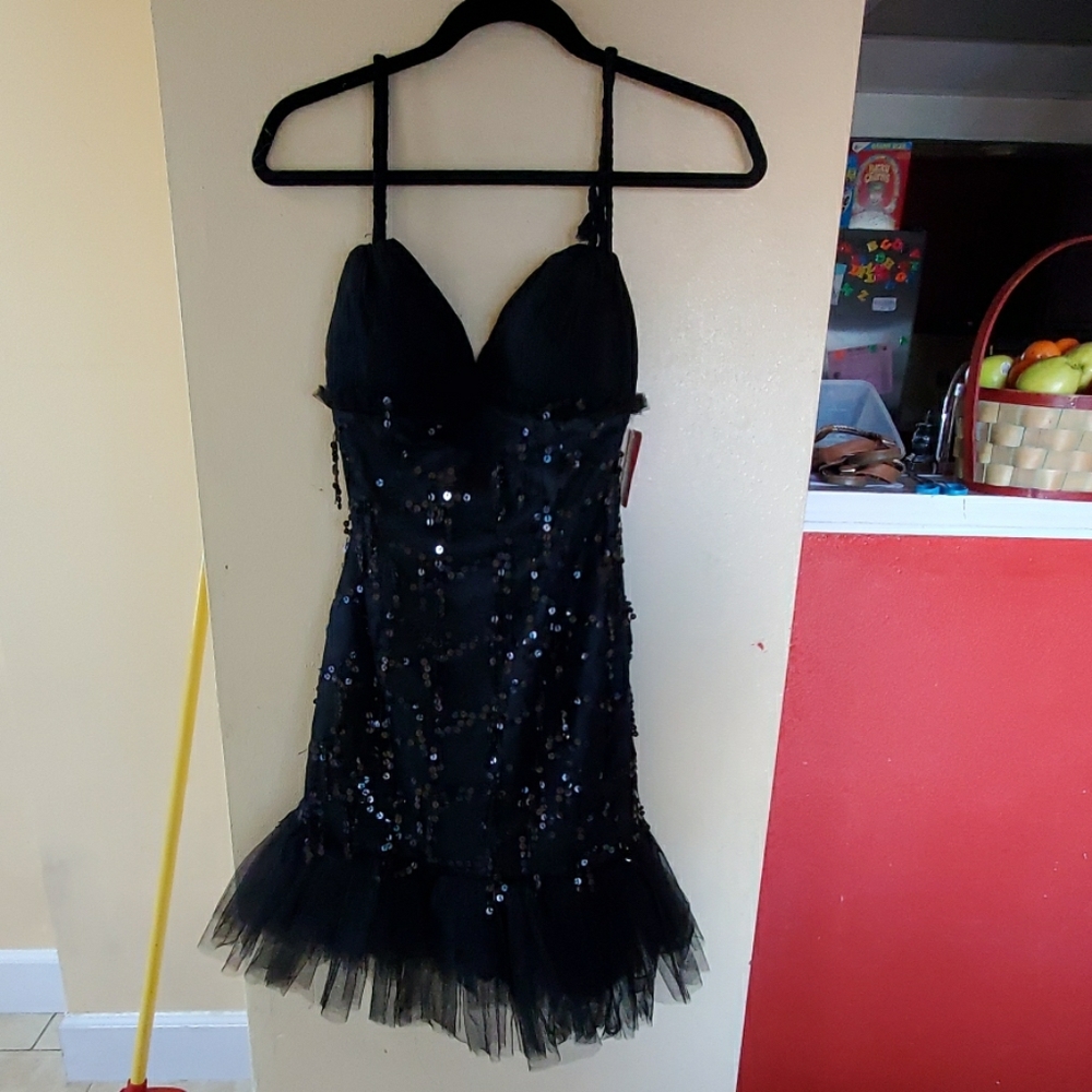 I am selling a blck dressy short dress.